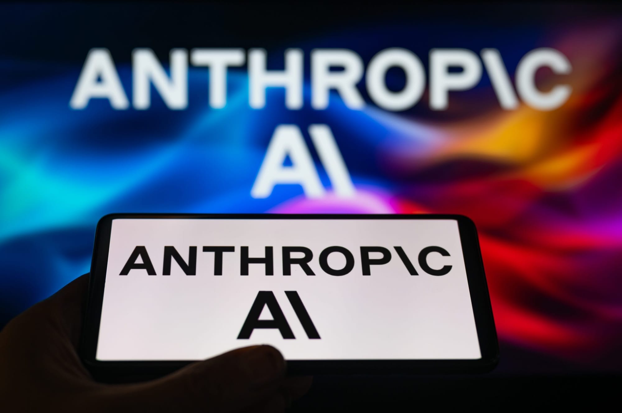 Anthropic Eyes $900B Valuation, Eclipsing OpenAI